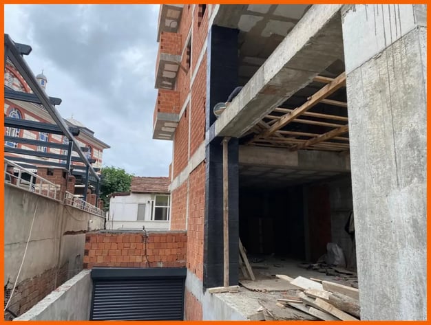 Öne çıkan resim: İstanbul'da Karbon Elyaf Güçlendirme Maliyeti: Bütçenizi Aşmadan Güvenli Bir Bina Yapın